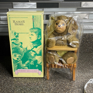 RAIKES 1990 NURSETY MINIATURES, ROBBIE WITH BOX‎